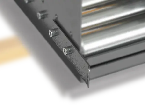 Centering flap as applicator for transport units