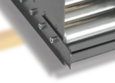 Centering flap as applicator for transport units